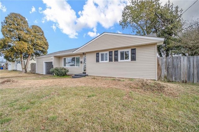 single story home with a front yard