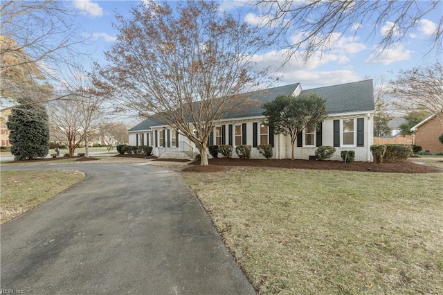 single story home with a front lawn