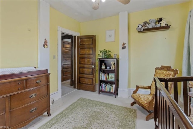 sitting room with ceiling fan