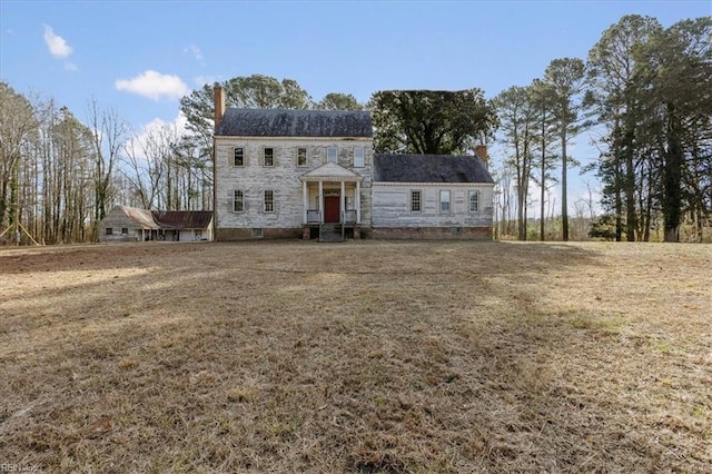 view of front of house with a front lawn