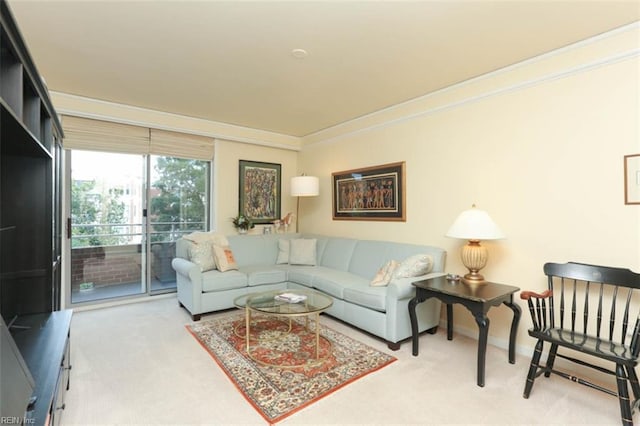 living room featuring crown molding and carpet