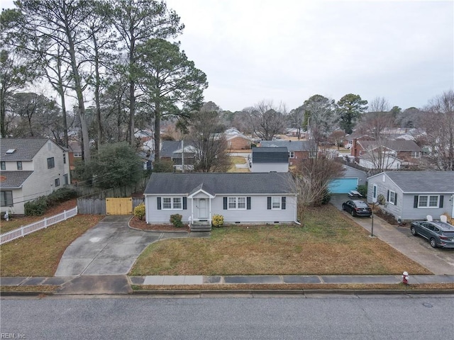 view of front of property featuring a front lawn