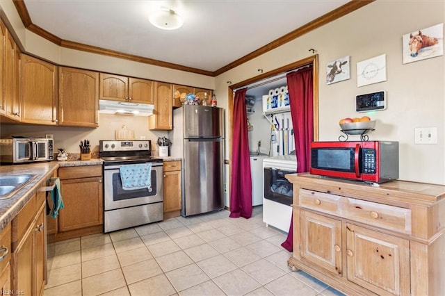 kitchen with crown molding, washing machine and clothes dryer, stainless steel appliances, and light tile patterned flooring