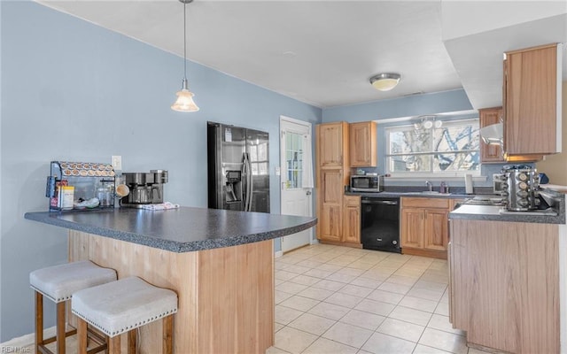 kitchen featuring stainless steel appliances, decorative light fixtures, kitchen peninsula, and a kitchen breakfast bar