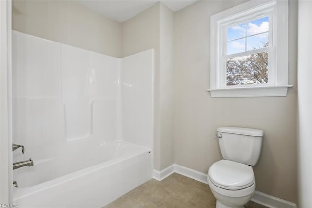 full bathroom with baseboards, shower / bathing tub combination, and toilet