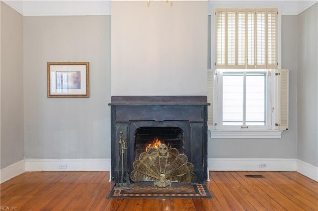 details featuring hardwood / wood-style flooring