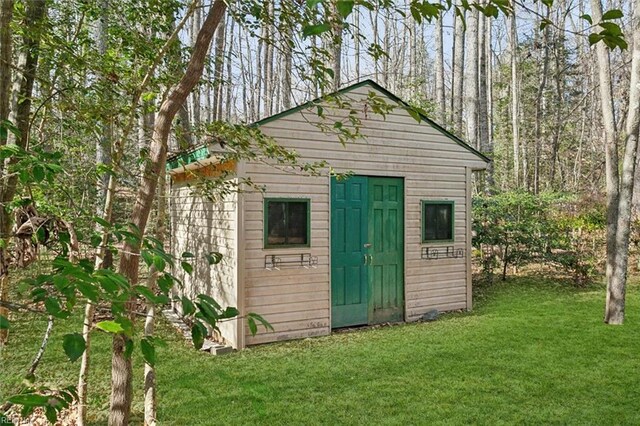 view of outdoor structure with a yard