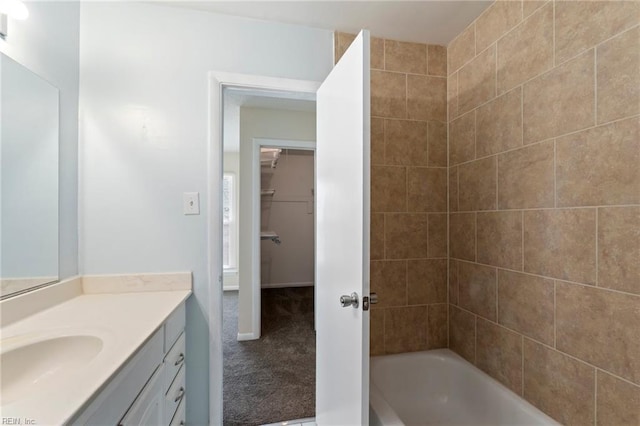 bathroom with vanity and tiled shower / bath