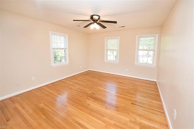 empty room featuring light hardwood / wood-style floors and ceiling fan