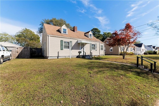 view of front of property featuring a front lawn