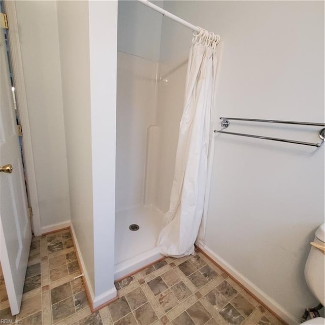 bathroom with curtained shower