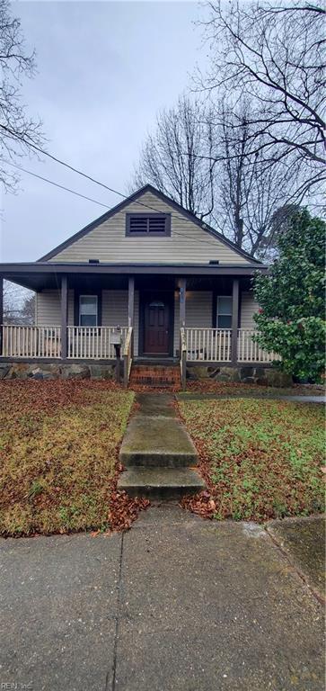 bungalow featuring a porch