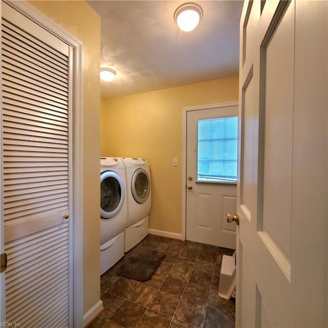 washroom featuring washing machine and clothes dryer