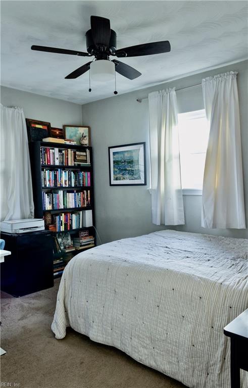 carpeted bedroom featuring ceiling fan