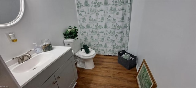 full bathroom featuring visible vents, toilet, a shower with shower curtain, vanity, and wood finished floors