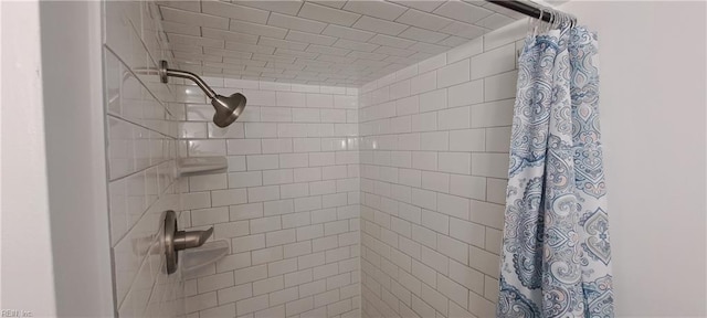 full bathroom featuring tiled shower