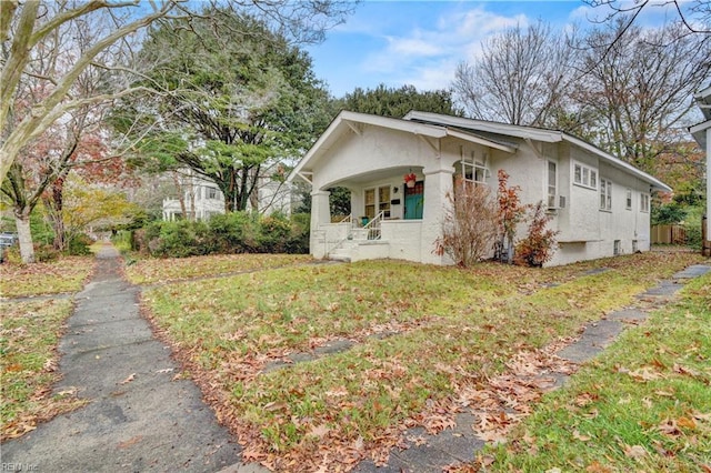 view of front of home with a porch and a front lawn