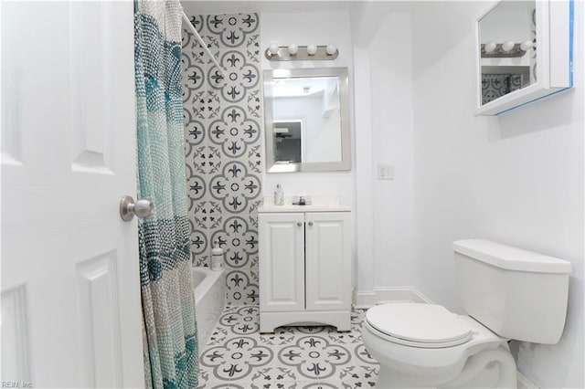 full bathroom featuring tile patterned flooring, toilet, vanity, and shower / bath combo with shower curtain