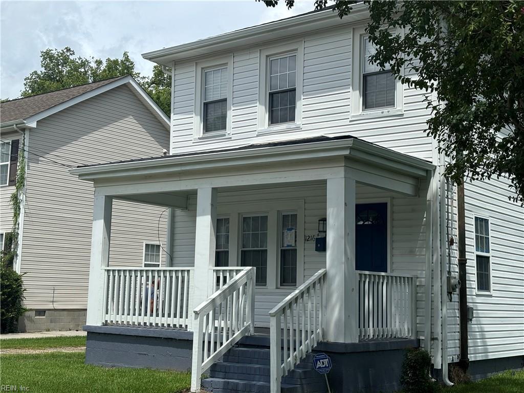 view of front facade