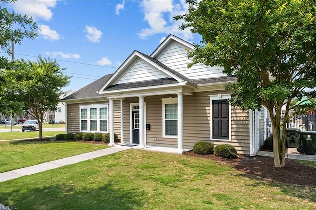 view of front of home featuring a front lawn