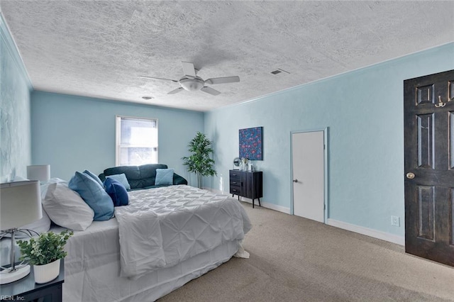 bedroom with ceiling fan, a textured ceiling, and carpet