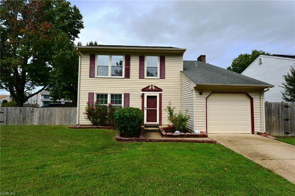 view of front facade with a garage and a front lawn