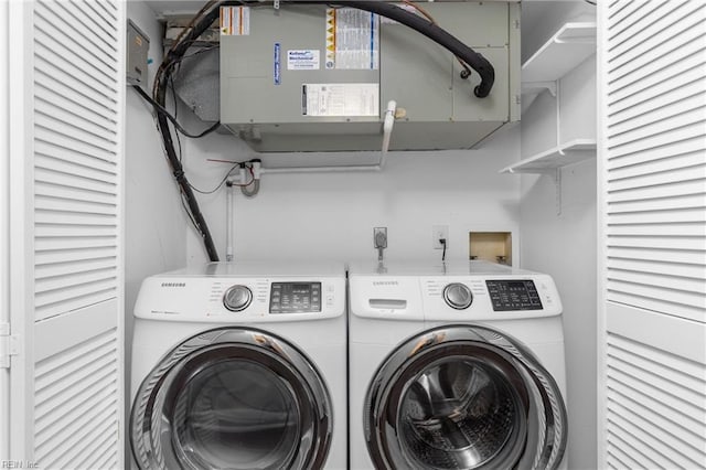 laundry room with washing machine and dryer