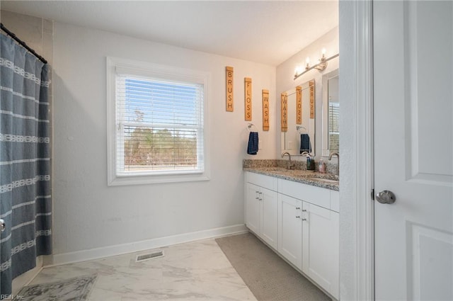 bathroom with a shower with curtain and vanity