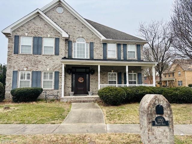 view of front facade featuring a porch and a front lawn