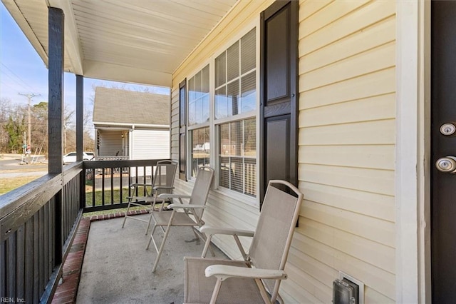 balcony featuring covered porch