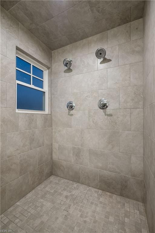 bathroom featuring tiled shower