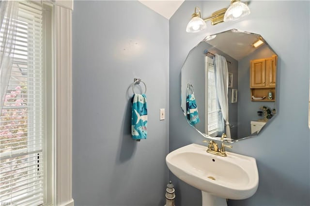 bathroom featuring sink