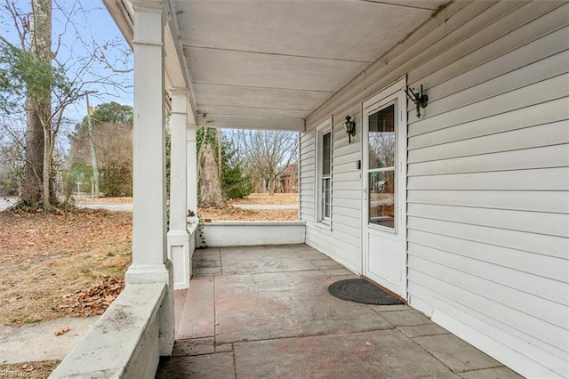 view of patio / terrace with covered porch