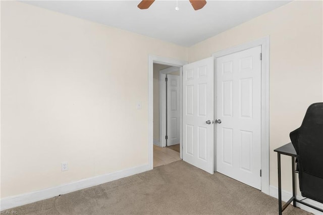 bedroom with ceiling fan and light carpet