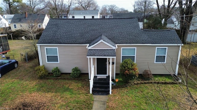 view of front facade with a front lawn