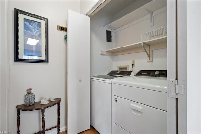 washroom featuring washing machine and clothes dryer