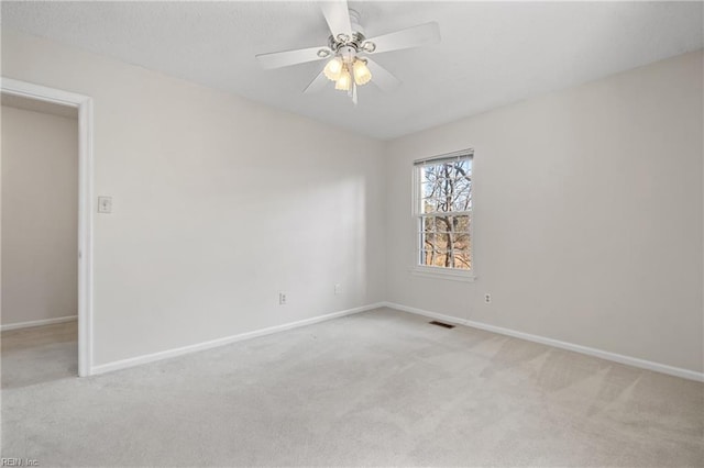 unfurnished room featuring ceiling fan and light colored carpet