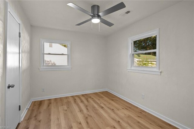 empty room featuring light hardwood / wood-style floors and ceiling fan