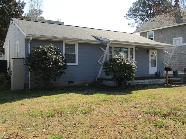 view of front of property featuring a front yard