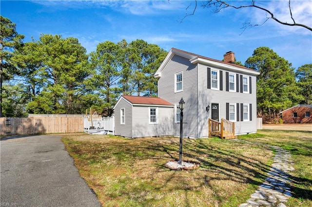 view of front of property with a front lawn