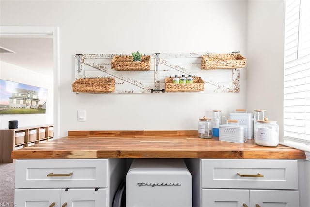 bar featuring butcher block countertops