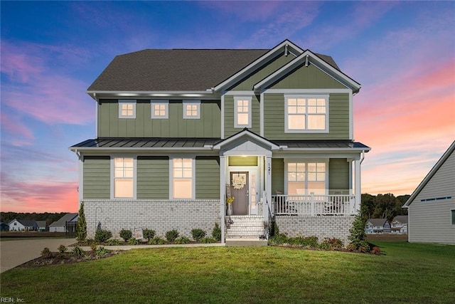 craftsman-style home featuring a yard