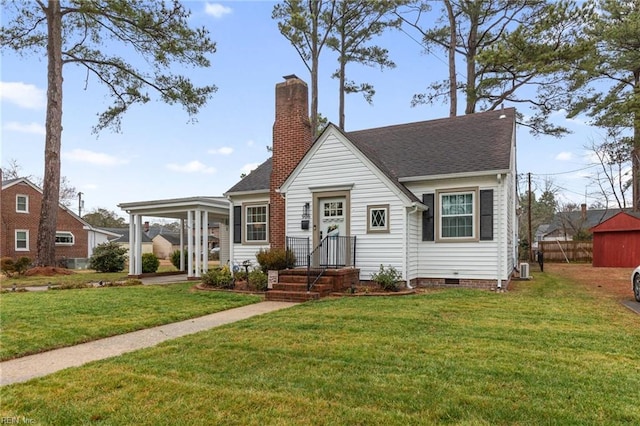 view of front of home featuring a front lawn