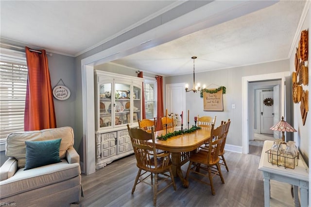 dining area featuring ornamental molding, dark hardwood / wood-style floors, and an inviting chandelier