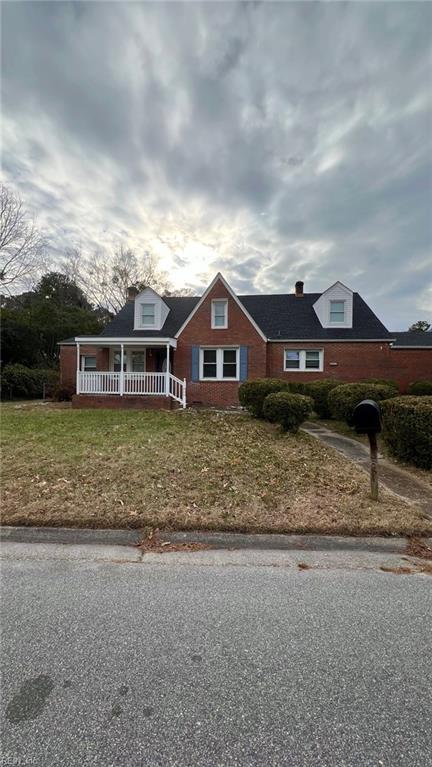 view of front facade with a front yard and a porch