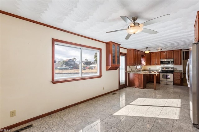 kitchen with sink, a kitchen breakfast bar, ceiling fan, stainless steel appliances, and crown molding