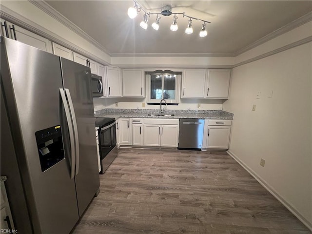 kitchen featuring sink, appliances with stainless steel finishes, dark hardwood / wood-style floors, ornamental molding, and white cabinets