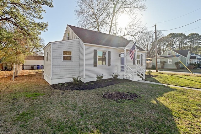 bungalow-style house featuring a front lawn