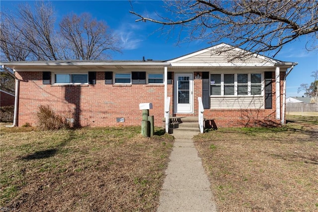 view of front of house featuring a front lawn