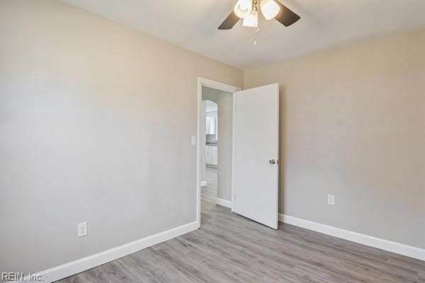 unfurnished room with light hardwood / wood-style floors and ceiling fan